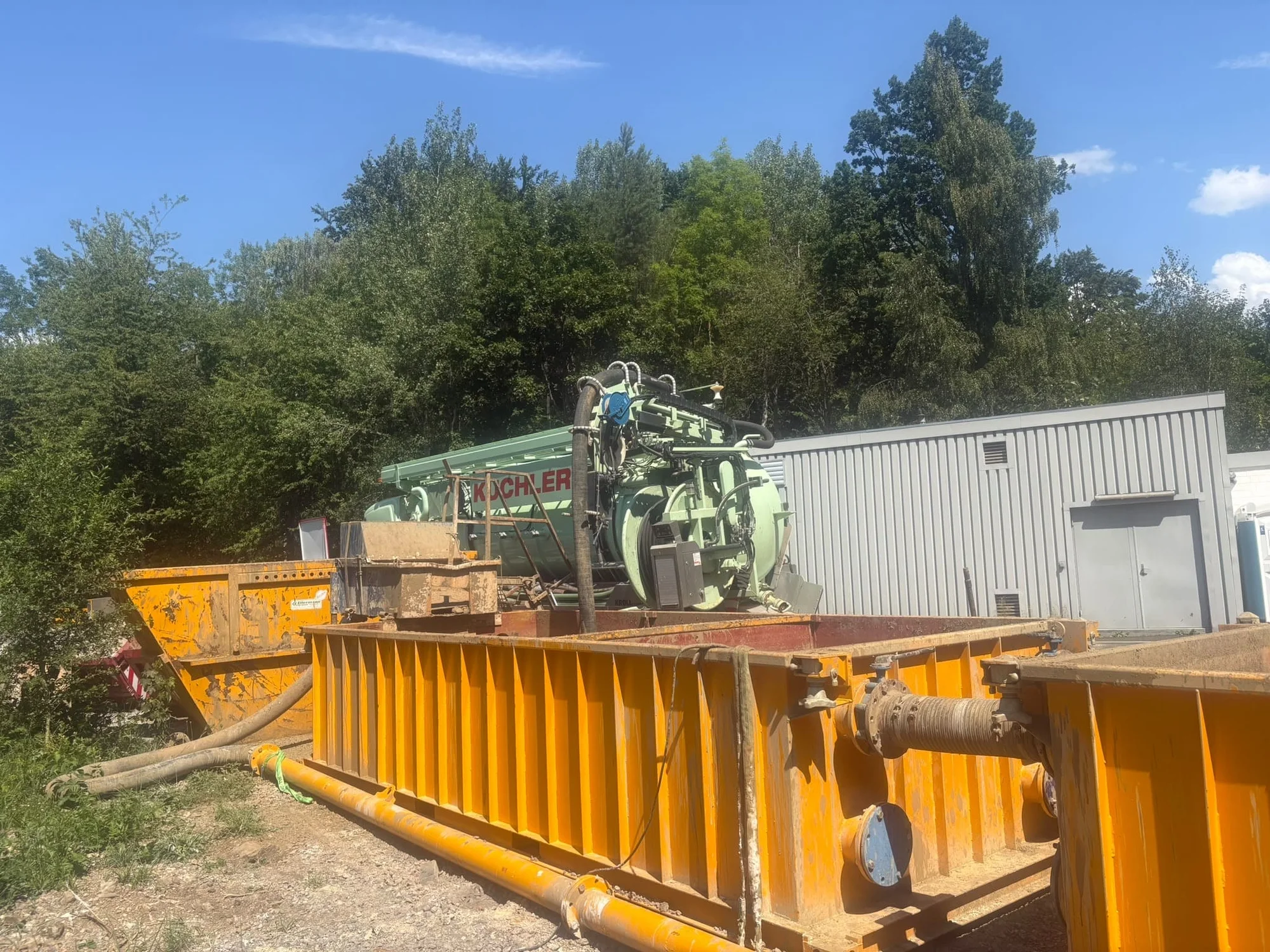 Bohrschlamm Entsorgung mit Saugbagger und Luftfördertechnik